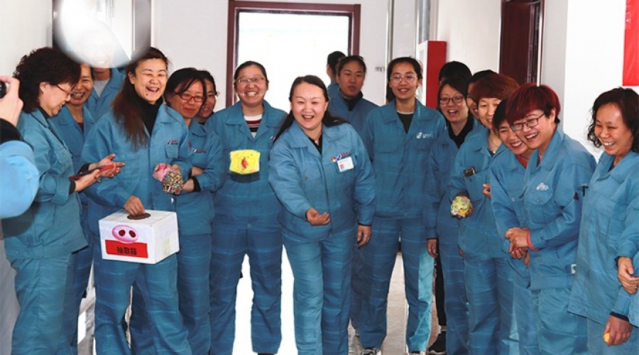 公司舉行女工“愛家、快樂、健康”三八節(jié)趣味運動會